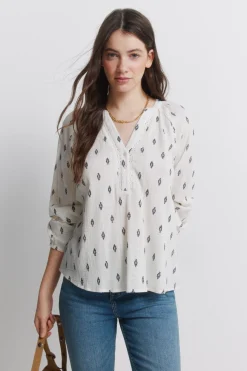 Blouse brodée en dentelle