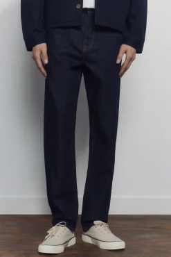 Jeans lav&eacute; d&eacute;sencoll&eacute; coupe droite
