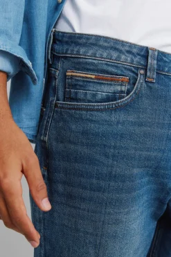 Jeans surtint coupe droite