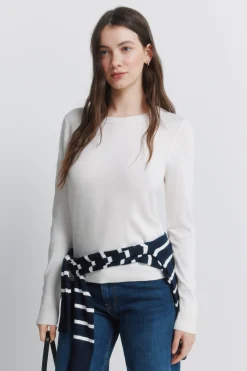 Pull fin boutons poignets