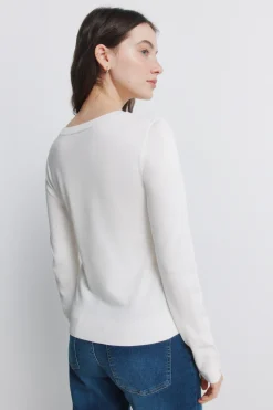 Pull fin boutons poignets