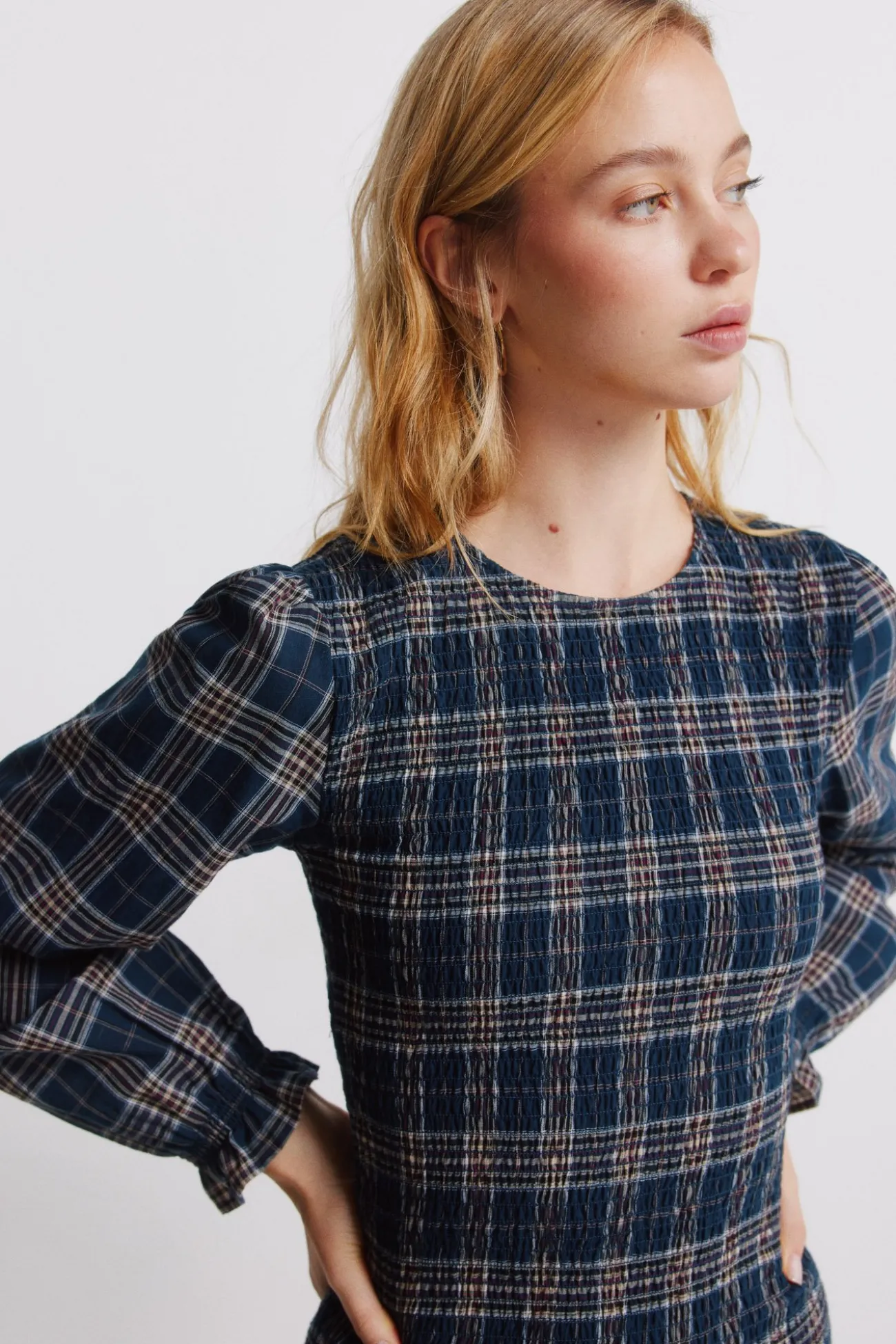 Robe courte à carreaux et smocks