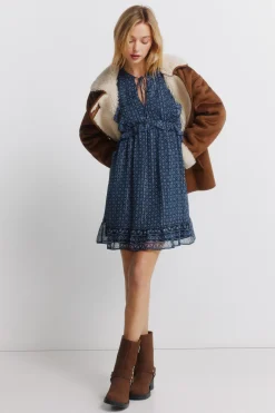 Robe courte à manches longues à volants