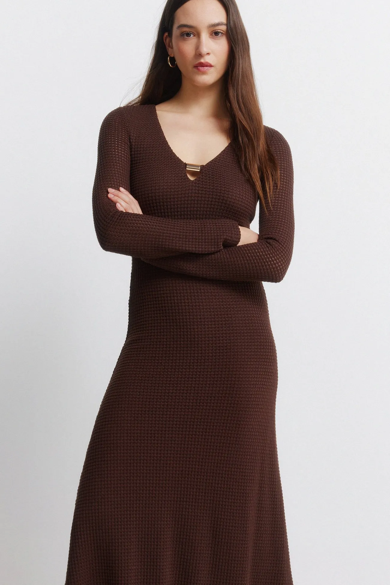 Robe midi à décolleté perle