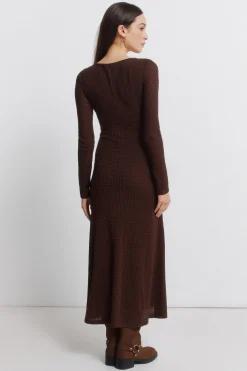 Robe midi à décolleté perle