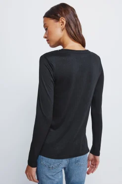 T-shirt &agrave; &eacute;paules en crochet