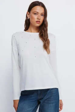 T-shirt clout&eacute; positionn&eacute;