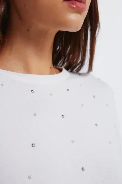 T-shirt clout&eacute; positionn&eacute;