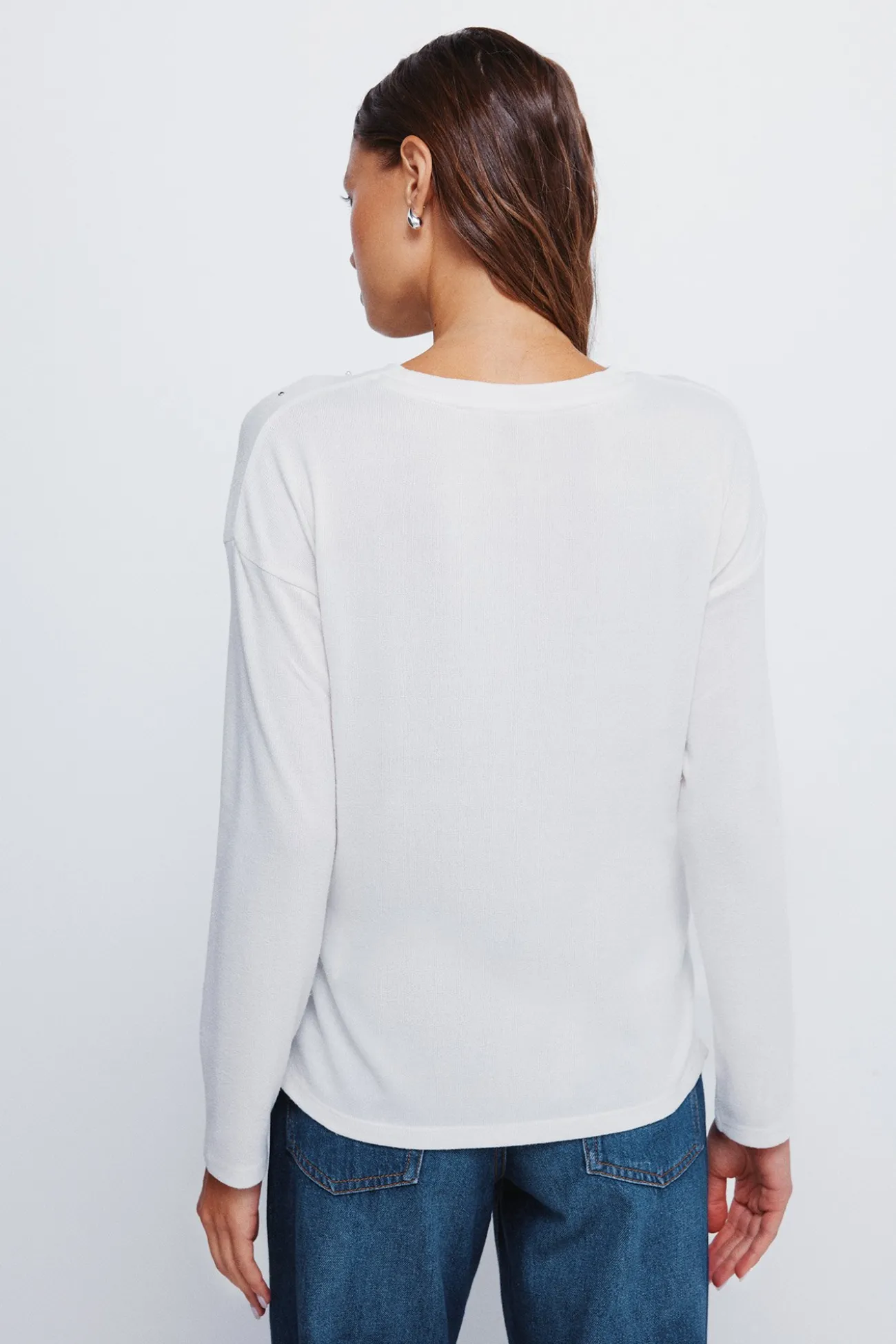 T-shirt clouté positionné