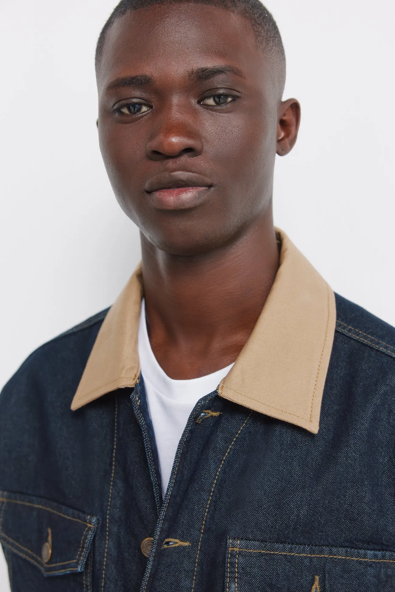 Veste en jean oversize avec col contrast&eacute;